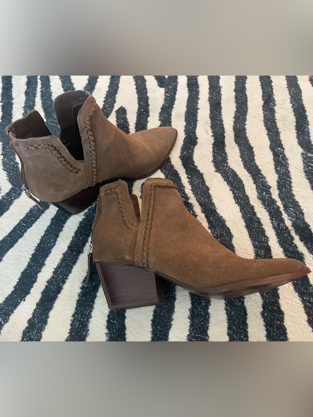 Dolce Vita - Cute Ankle Boots - Size 7.5